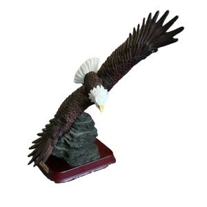 Herco The American Eagle Statue Wooden Base Collectible